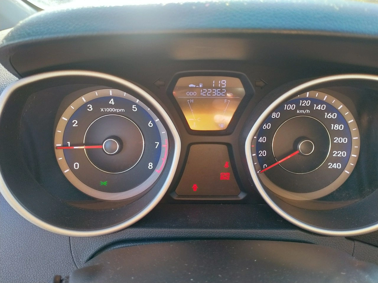 Hyundai Elantra - Zdjęcie 19