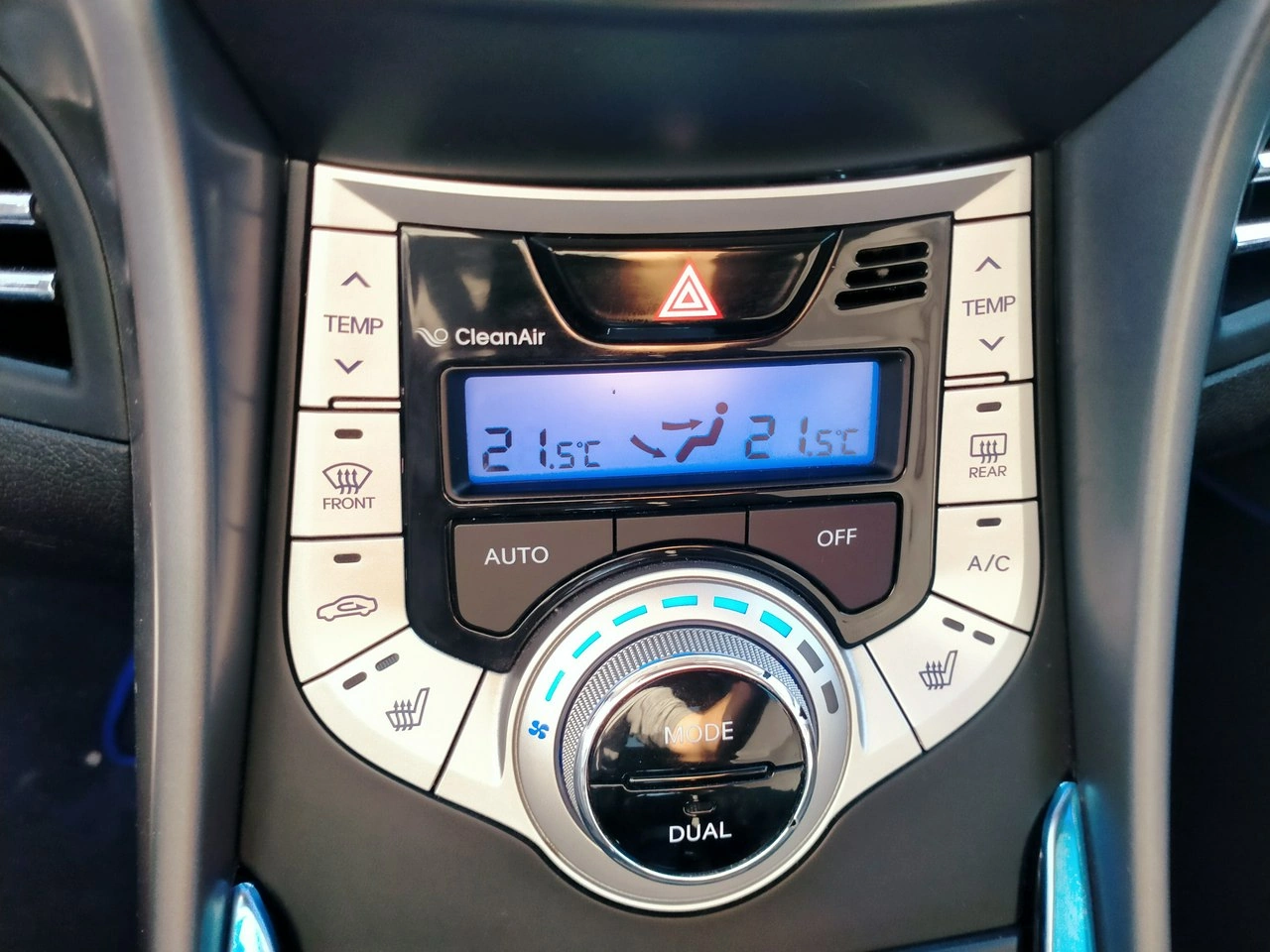 Hyundai Elantra - Zdjęcie 20