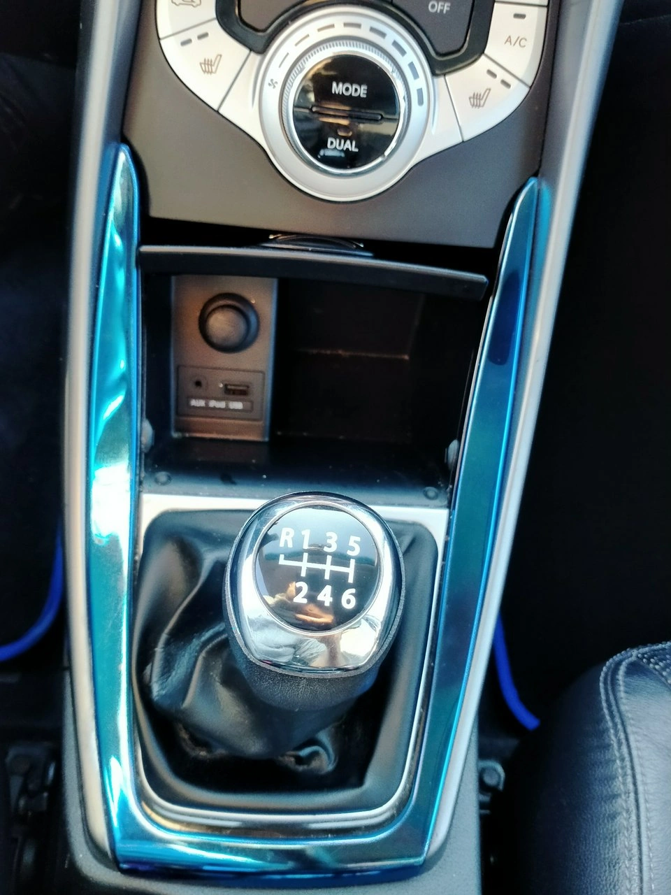 Hyundai Elantra - Zdjęcie 23