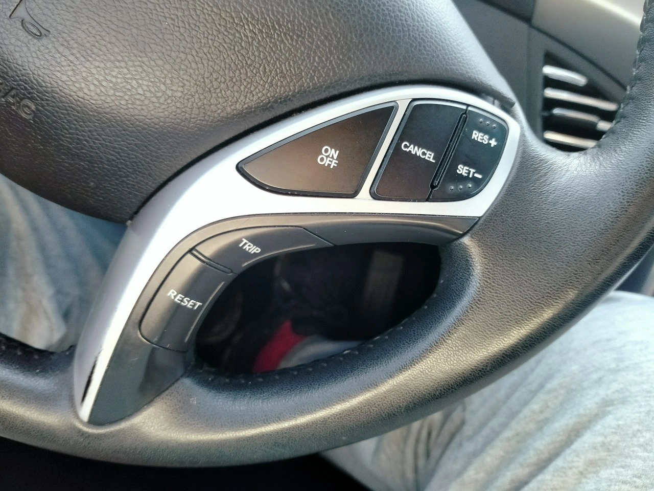 Hyundai Elantra - Zdjęcie 25