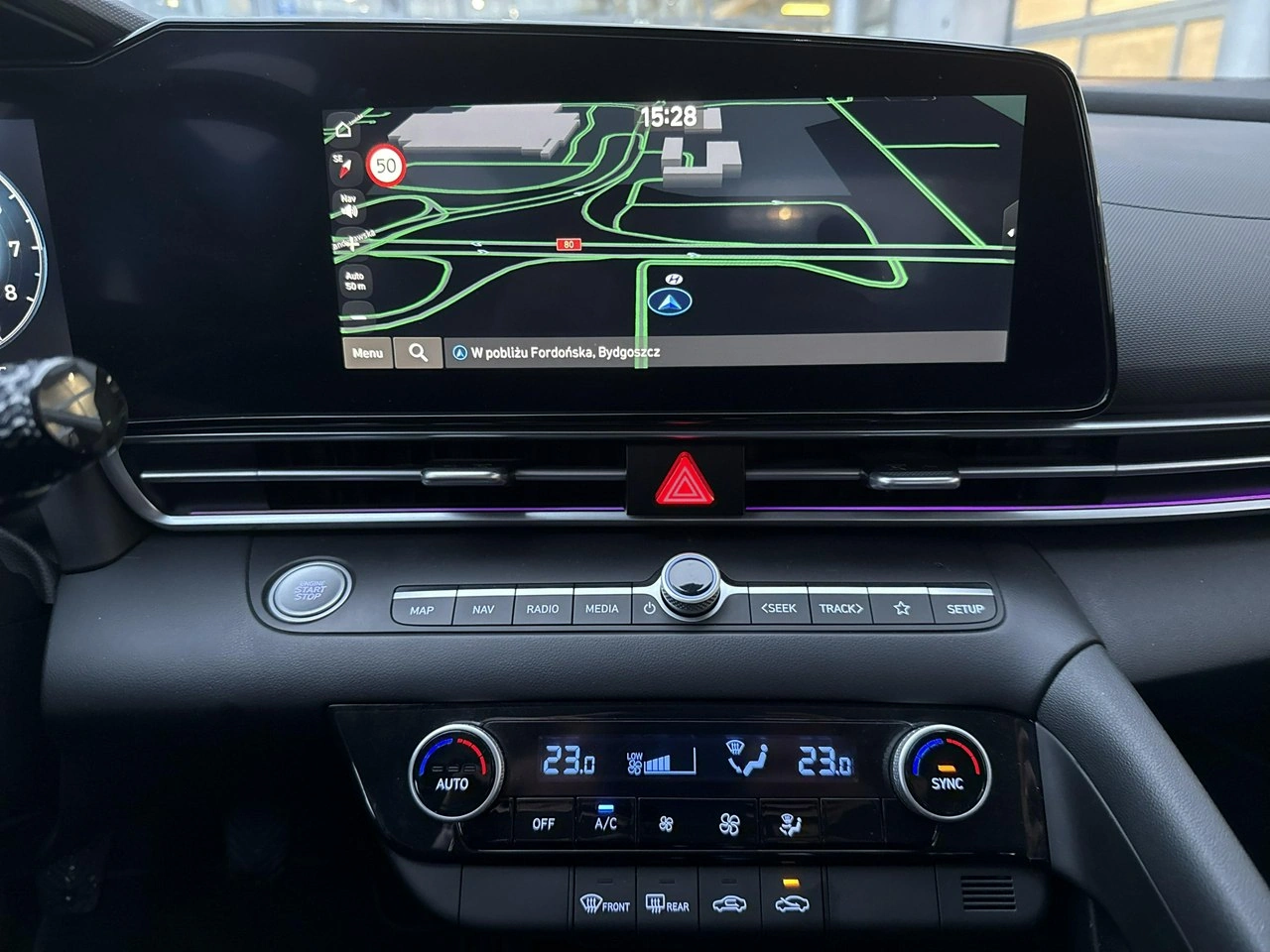 Hyundai Elantra - Zdjęcie 17