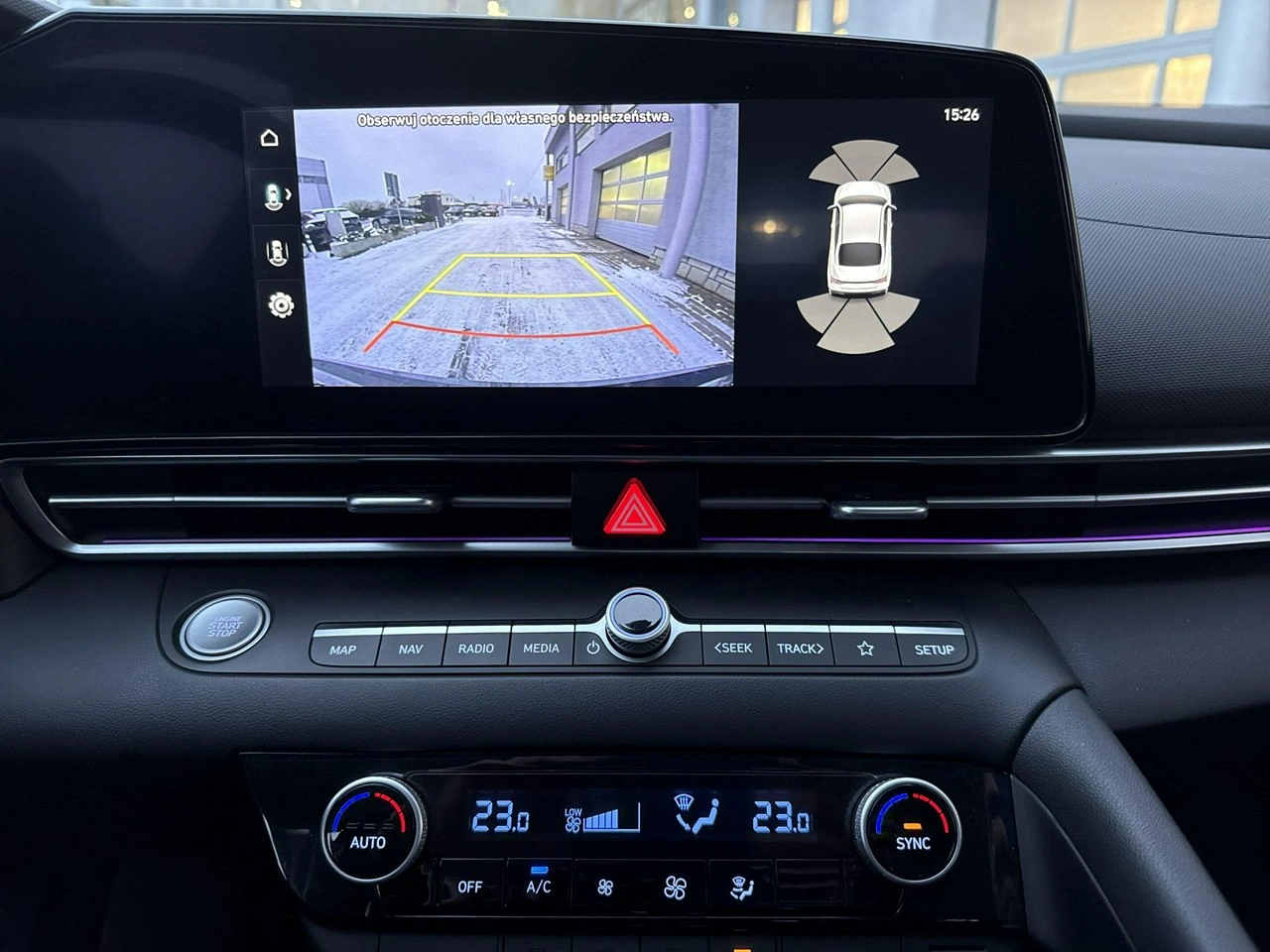 Hyundai Elantra - Zdjęcie 18