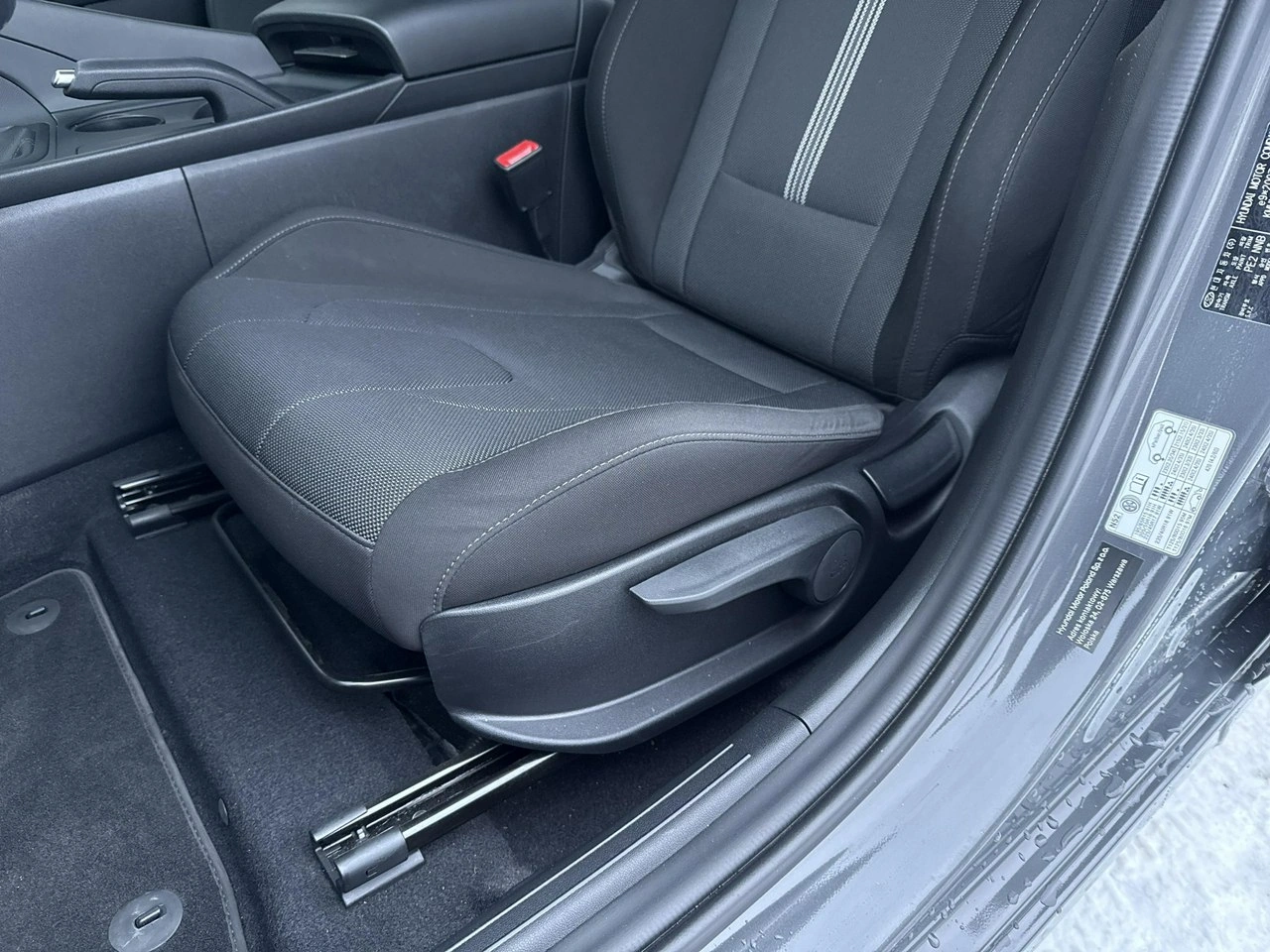 Hyundai Elantra - Zdjęcie 25