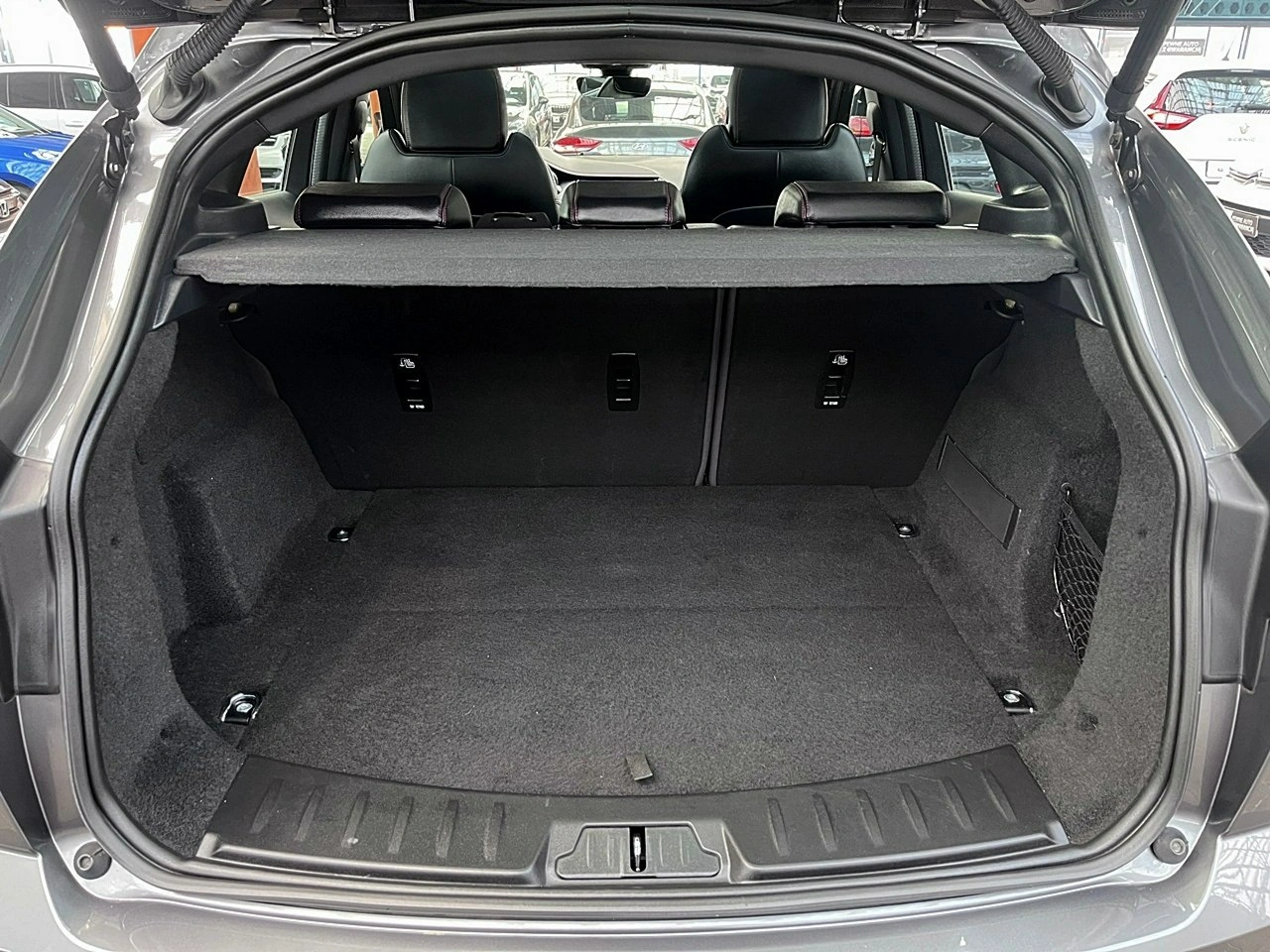 Jaguar E-Pace - Zdjęcie 11