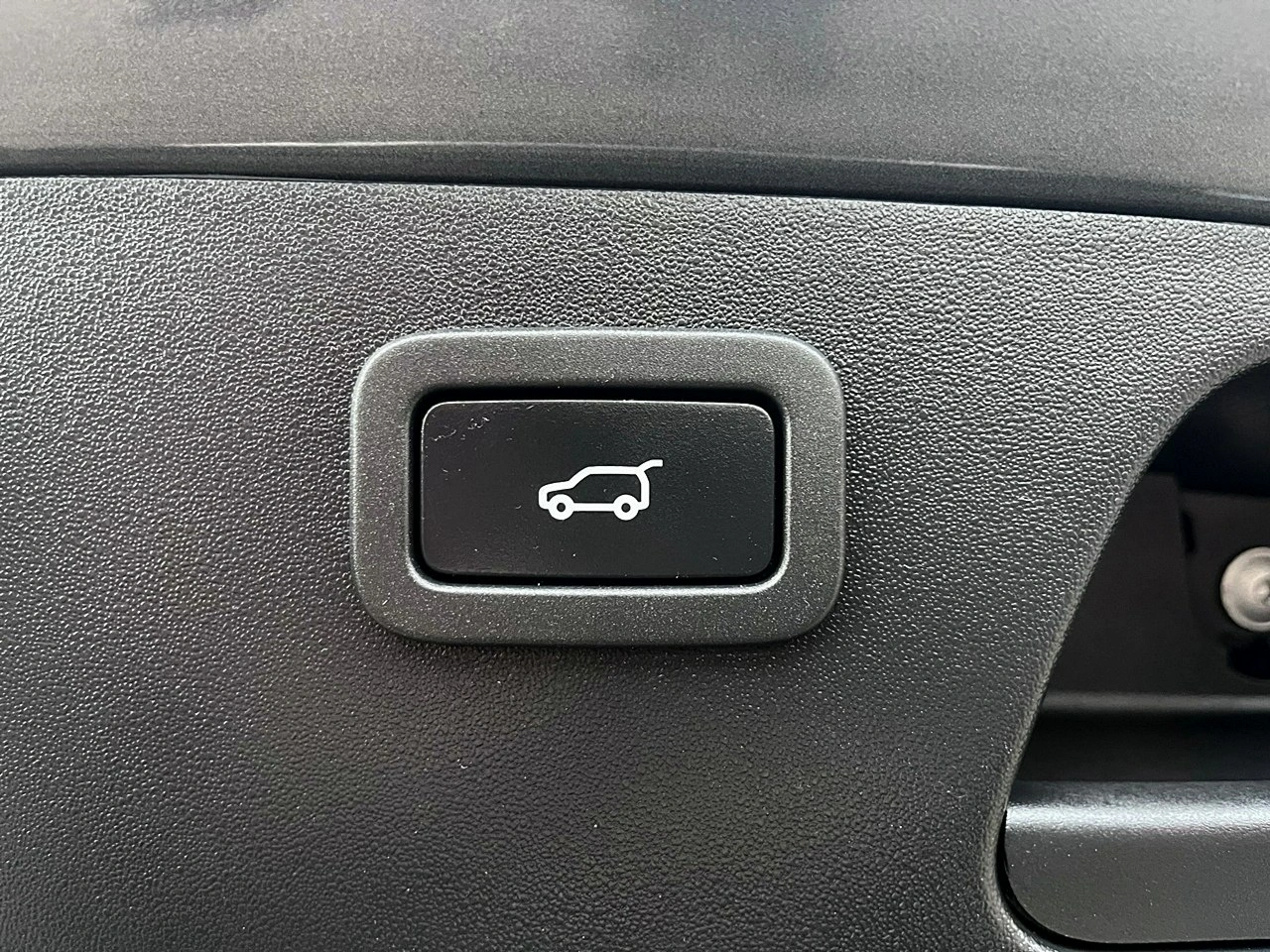 Jaguar E-Pace - Zdjęcie 12