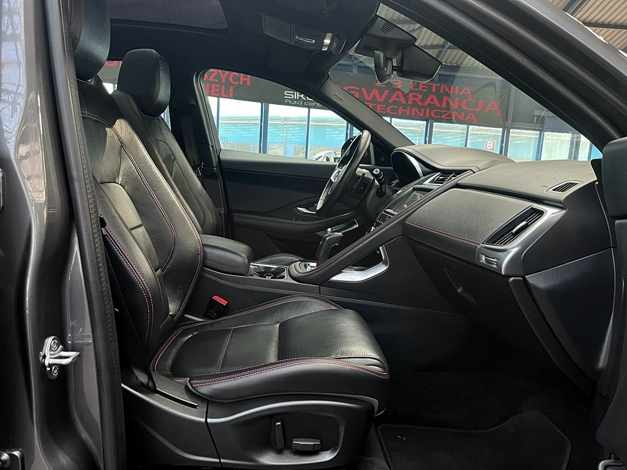 Jaguar E-Pace - Zdjęcie 13