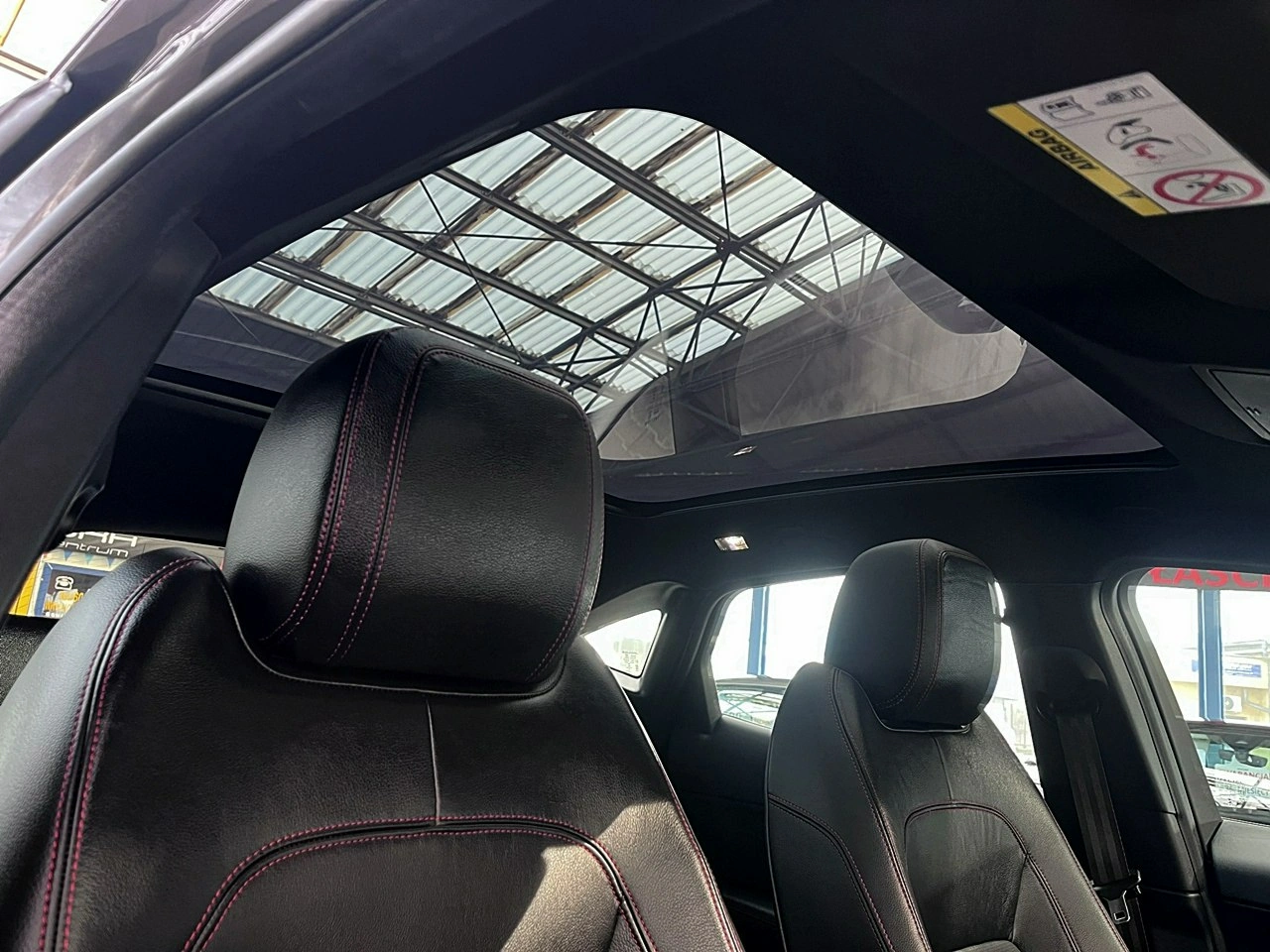 Jaguar E-Pace - Zdjęcie 14