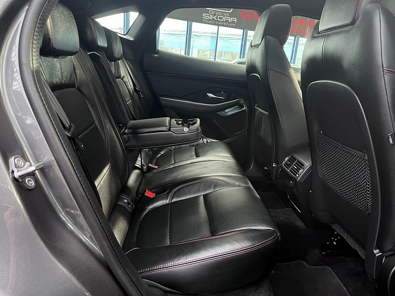 Jaguar E-Pace - Zdjęcie 15