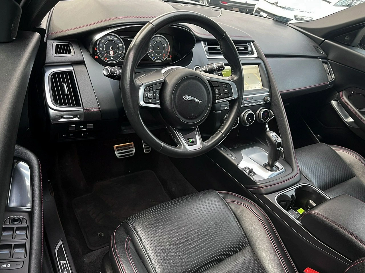 Jaguar E-Pace - Zdjęcie 17