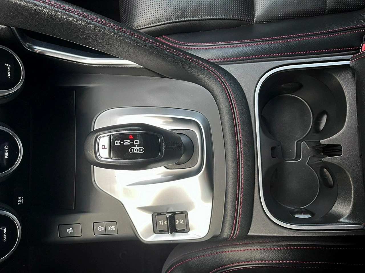 Jaguar E-Pace - Zdjęcie 23