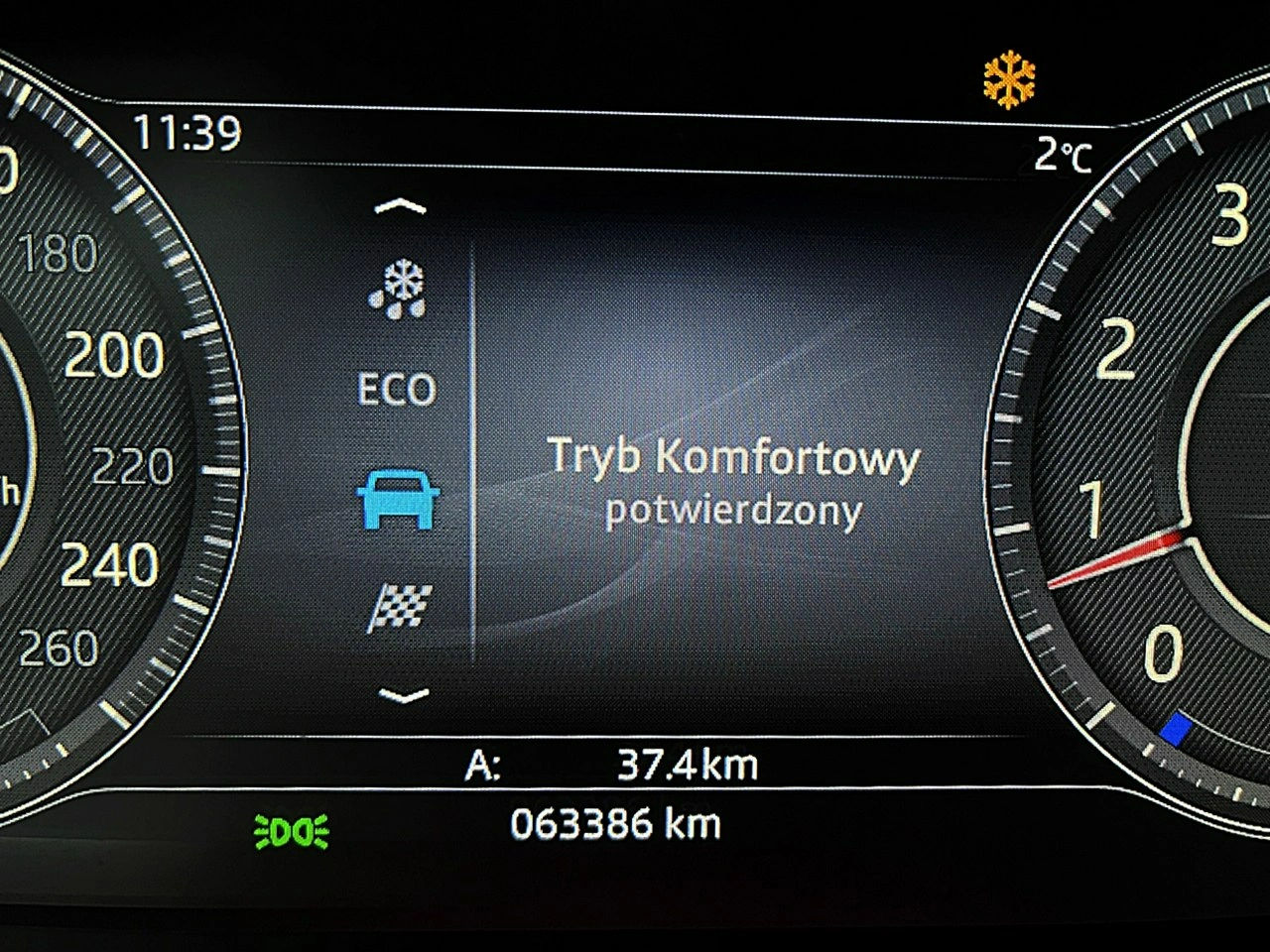 Jaguar E-Pace - Zdjęcie 40