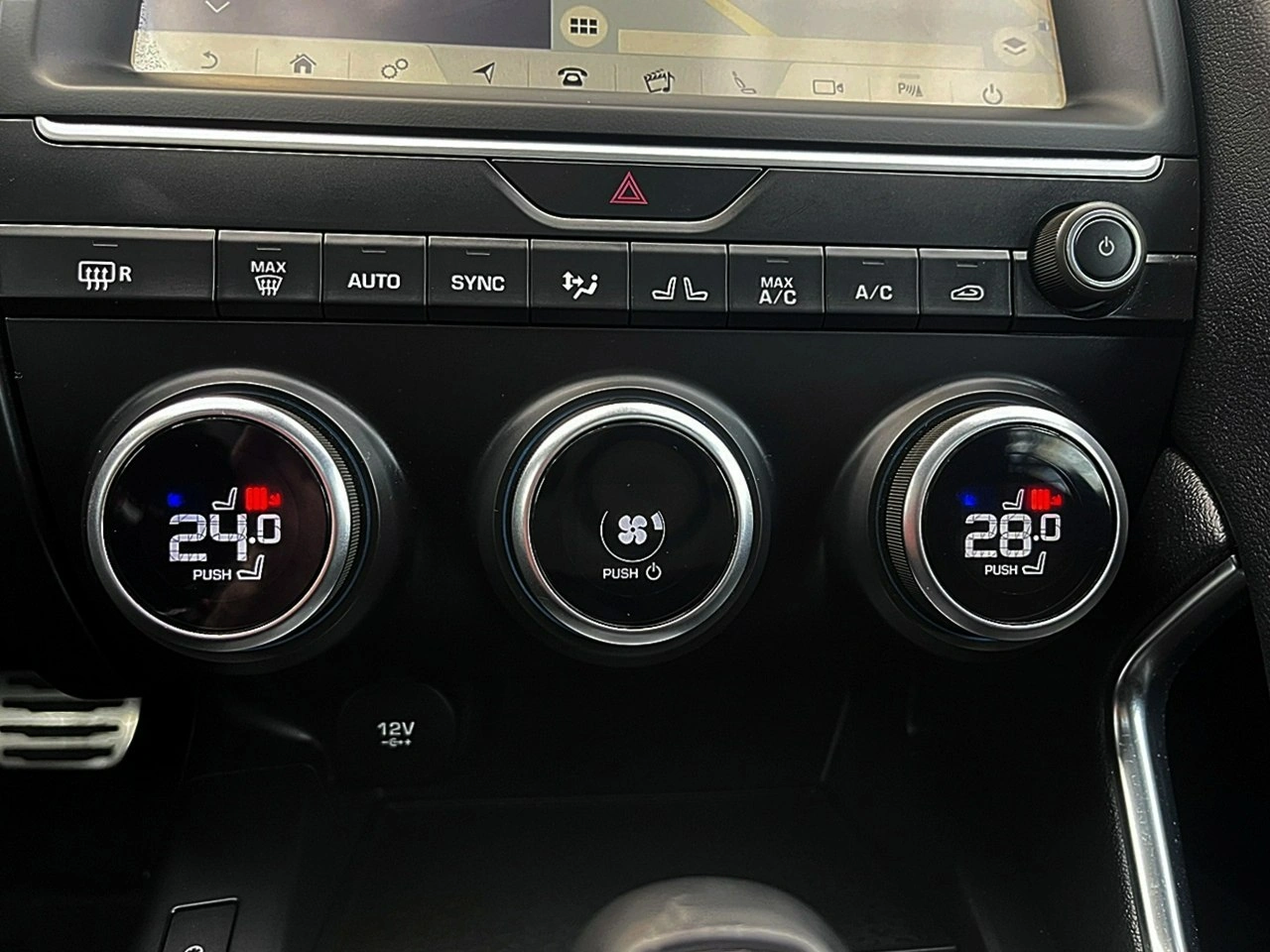 Jaguar E-Pace - Zdjęcie 21