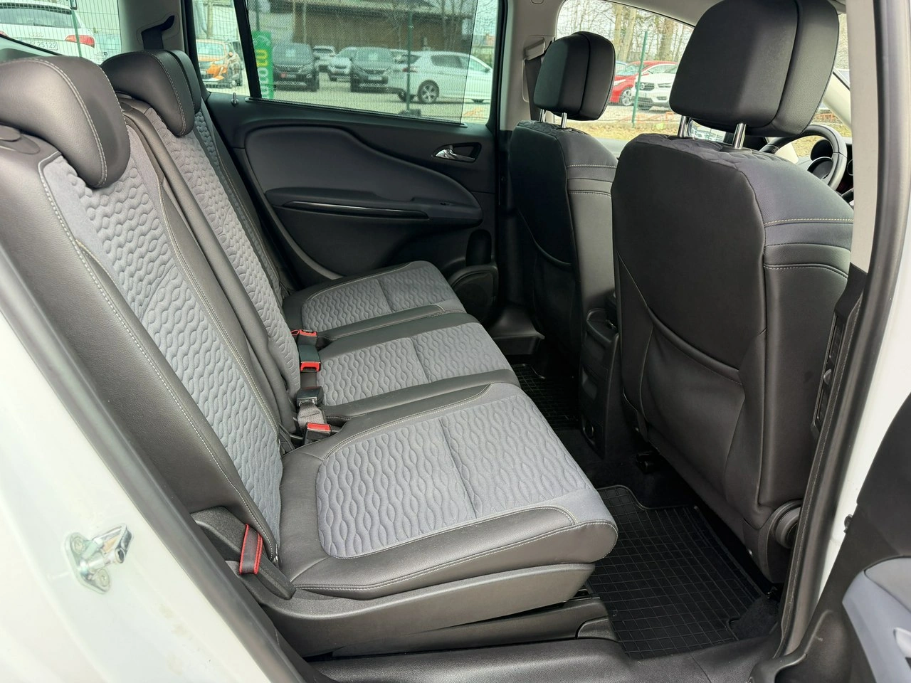 Opel Zafira - Zdjęcie 28