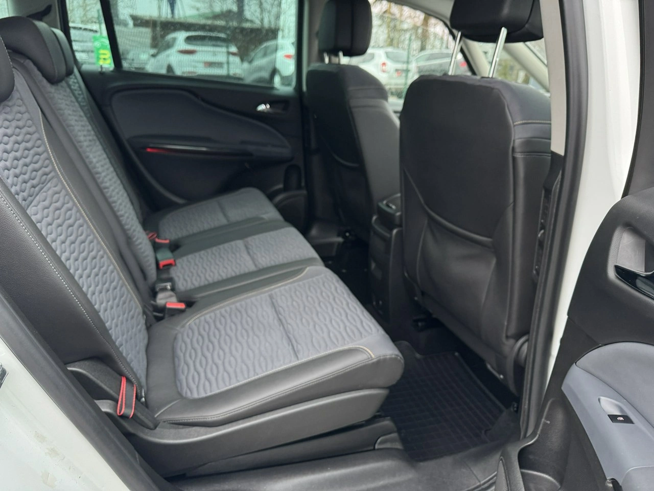 Opel Zafira - Zdjęcie 30