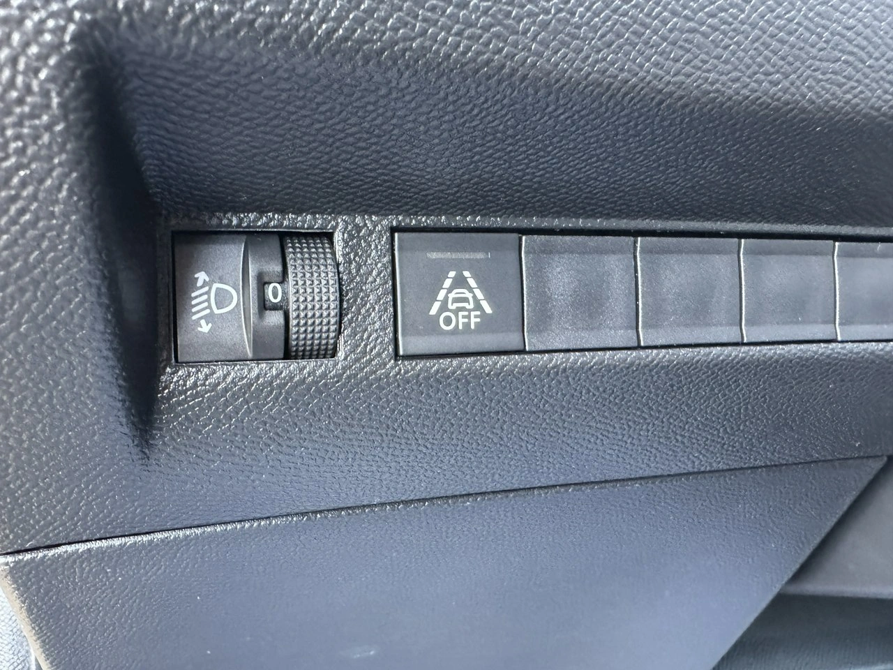 Peugeot 208 - Zdjęcie 15