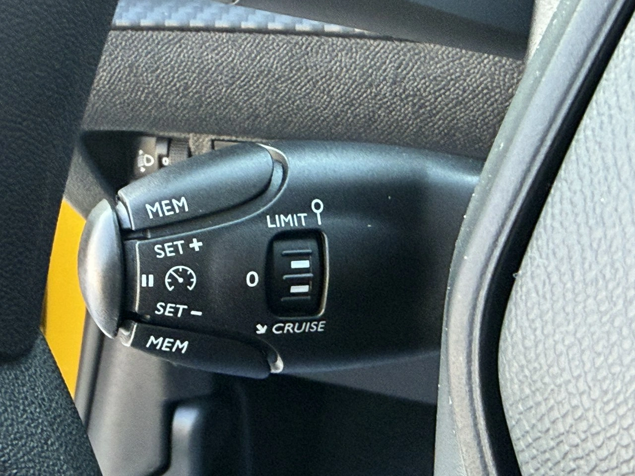 Peugeot 208 - Zdjęcie 22