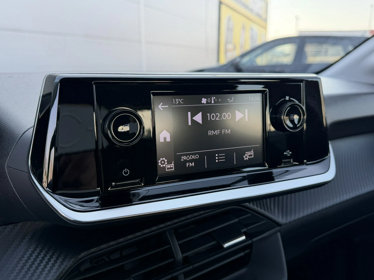 Peugeot 208 - Zdjęcie 22