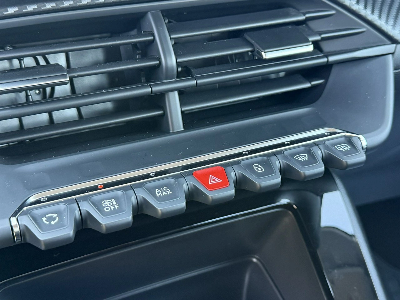 Peugeot 208 - Zdjęcie 25