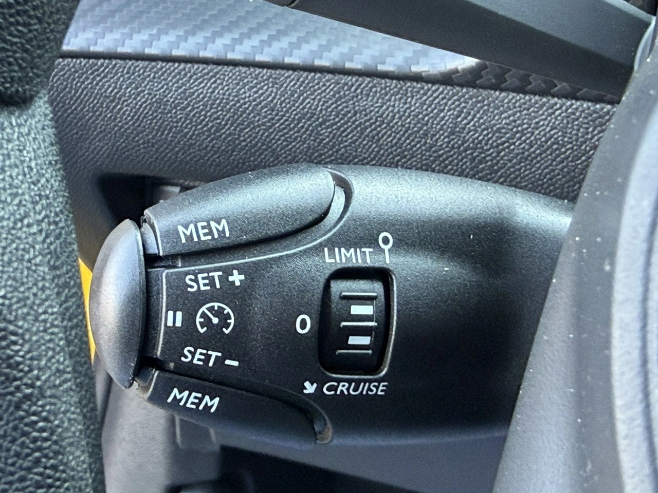 Peugeot 208 - Zdjęcie 21