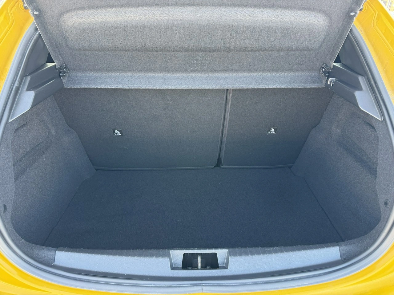 Peugeot 208 - Zdjęcie 36