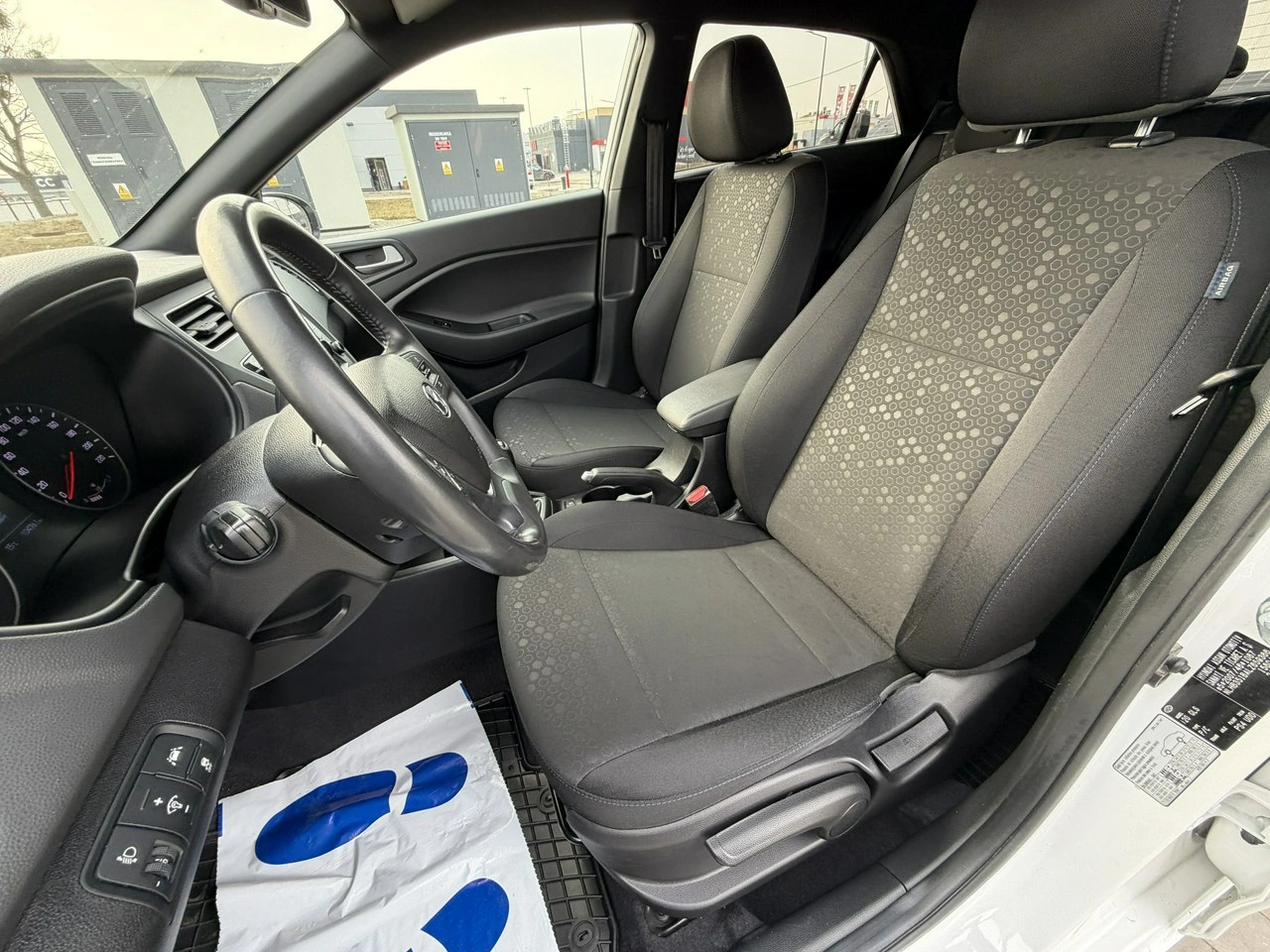 Hyundai i20 - Zdjęcie 19