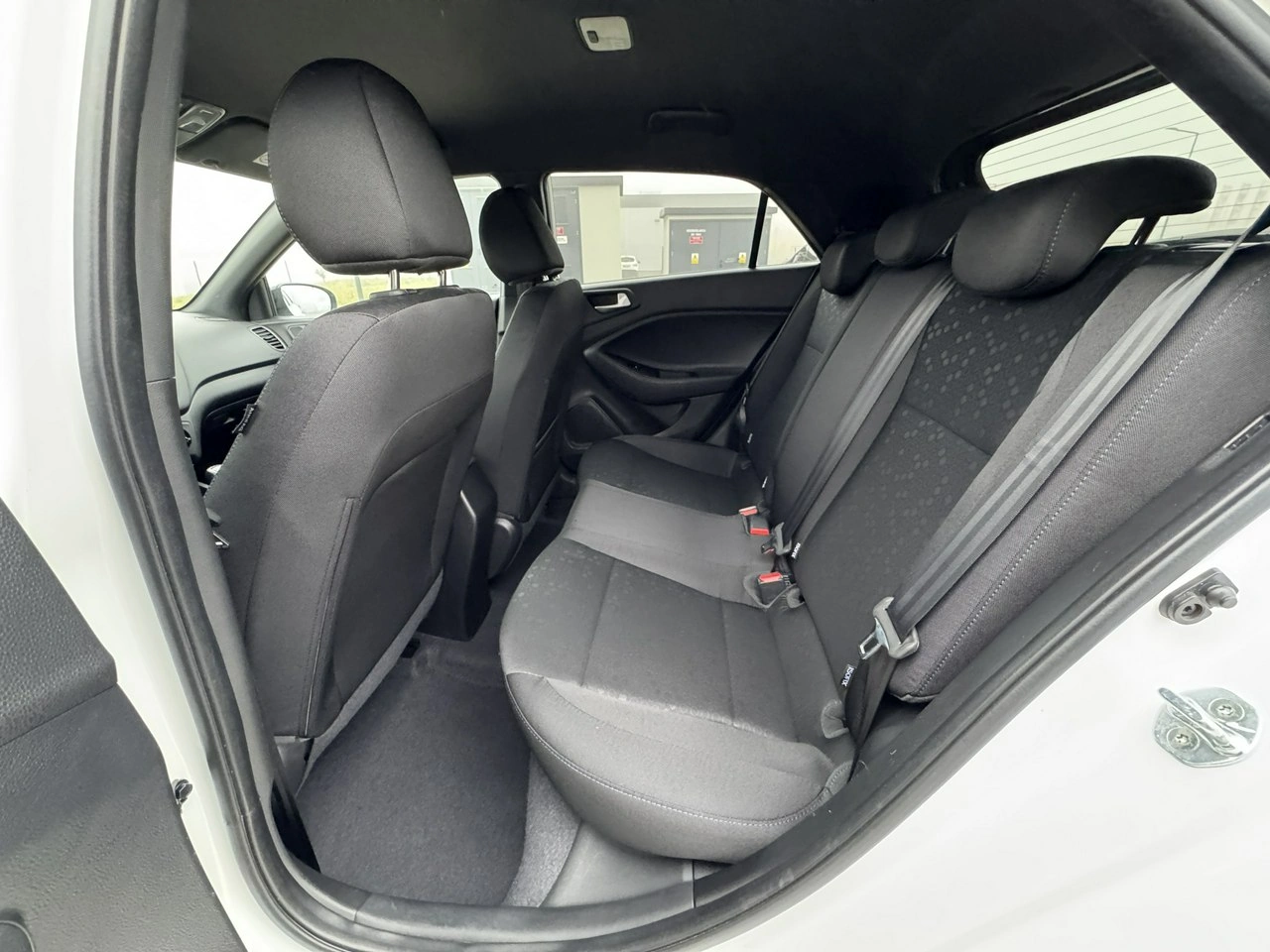 Hyundai i20 - Zdjęcie 31