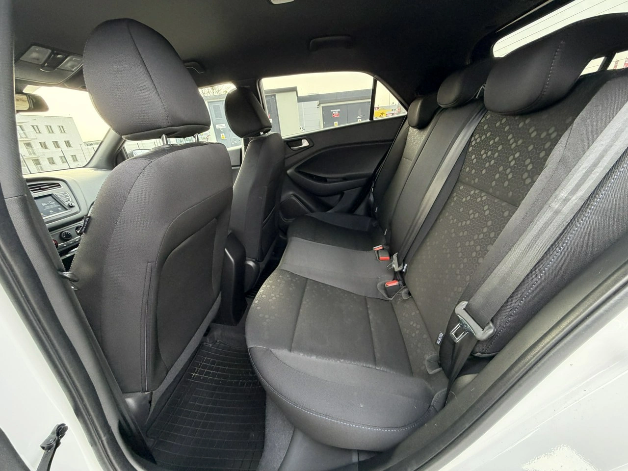 Hyundai i20 - Zdjęcie 32