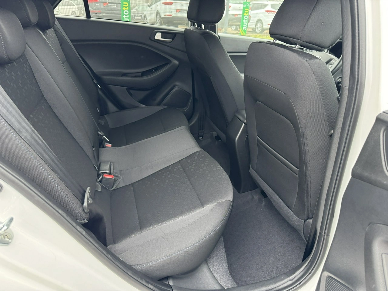 Hyundai i20 - Zdjęcie 32