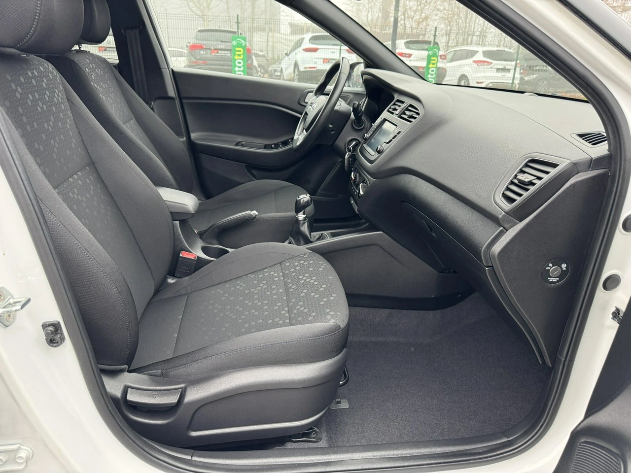 Hyundai i20 - Zdjęcie 34