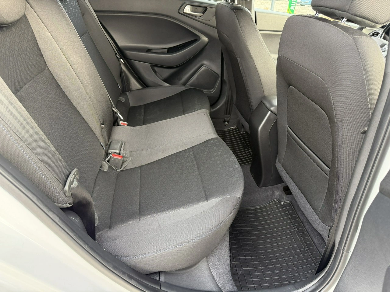 Hyundai i20 - Zdjęcie 33