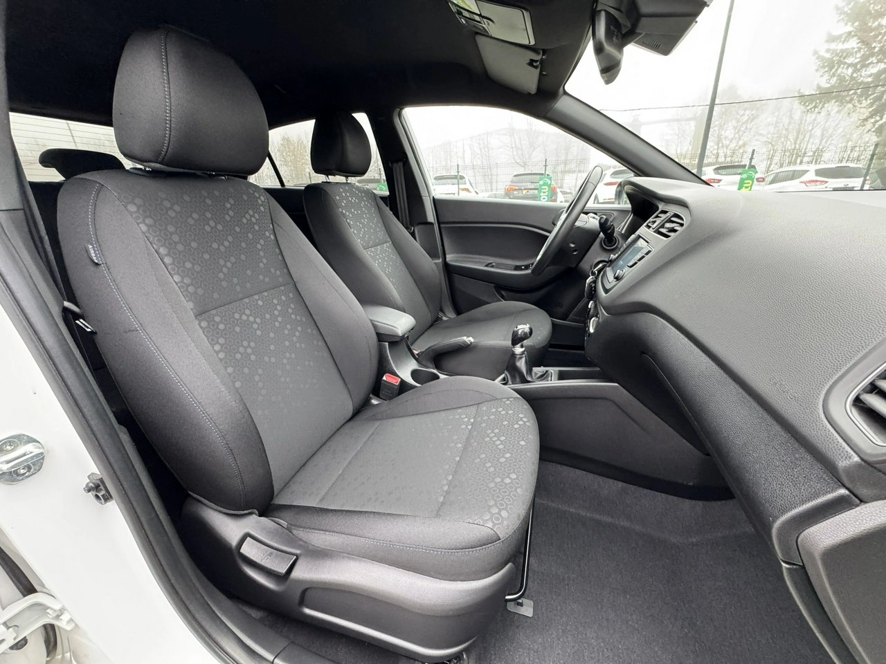 Hyundai i20 - Zdjęcie 35