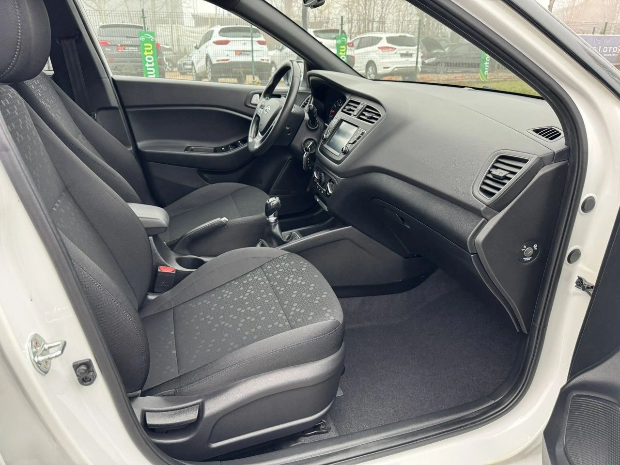 Hyundai i20 - Zdjęcie 36