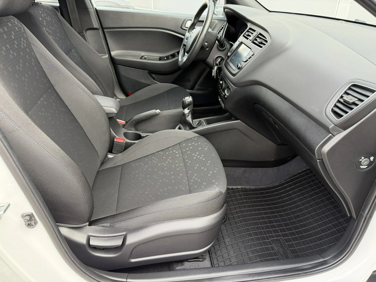 Hyundai i20 - Zdjęcie 36