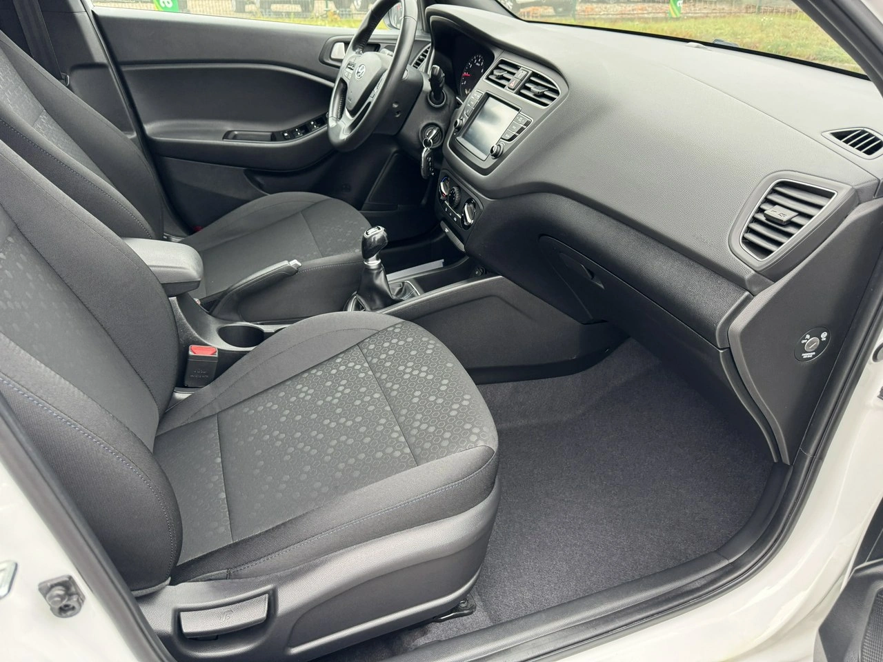 Hyundai i20 - Zdjęcie 37