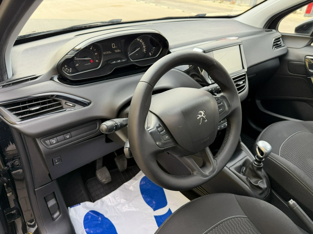 Peugeot 208 - Zdjęcie 18