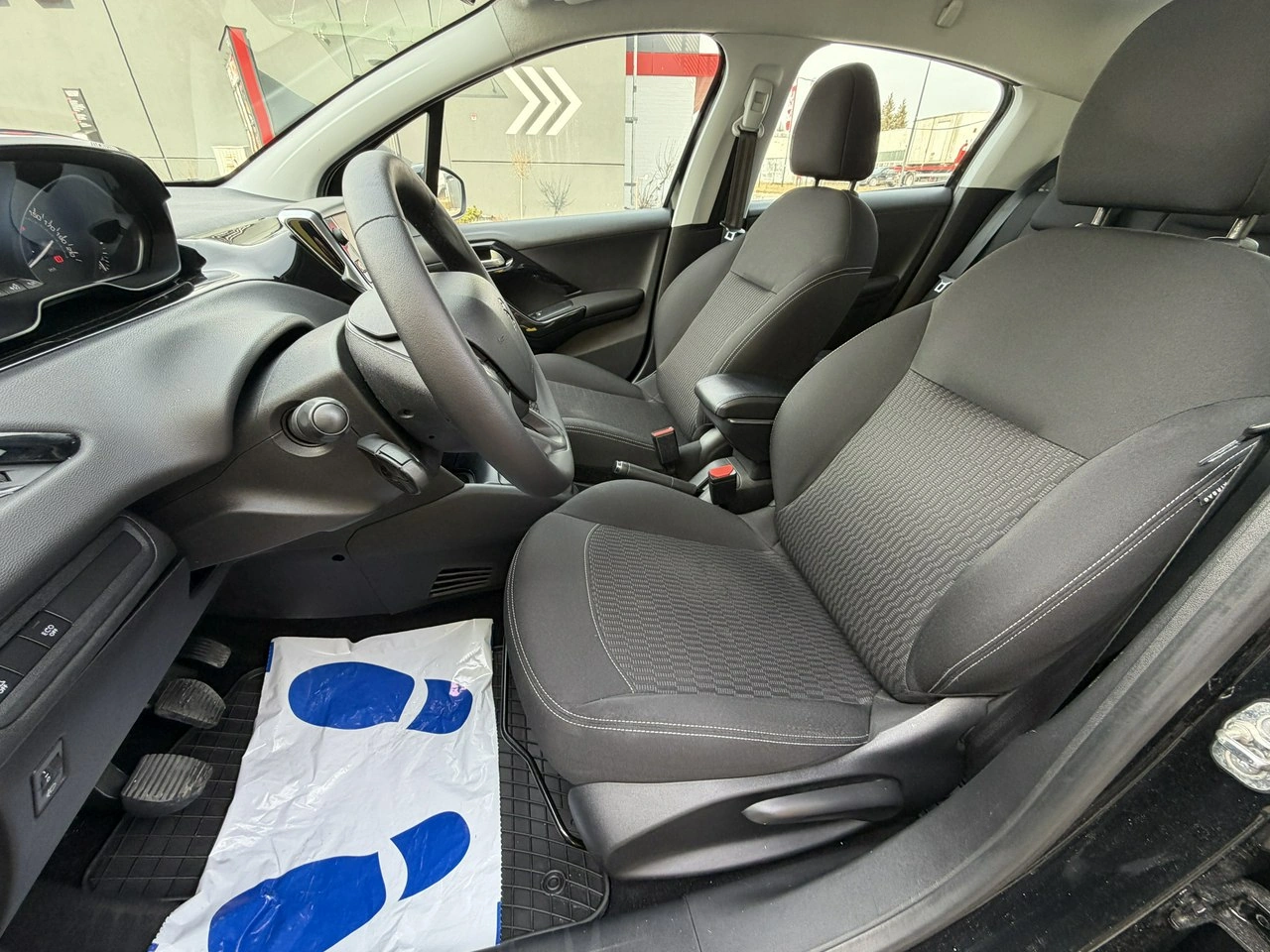 Peugeot 208 - Zdjęcie 17