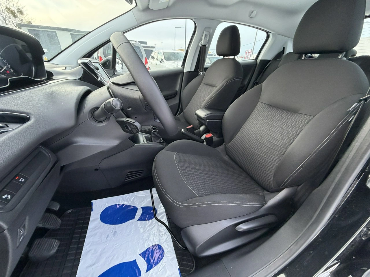 Peugeot 208 - Zdjęcie 17