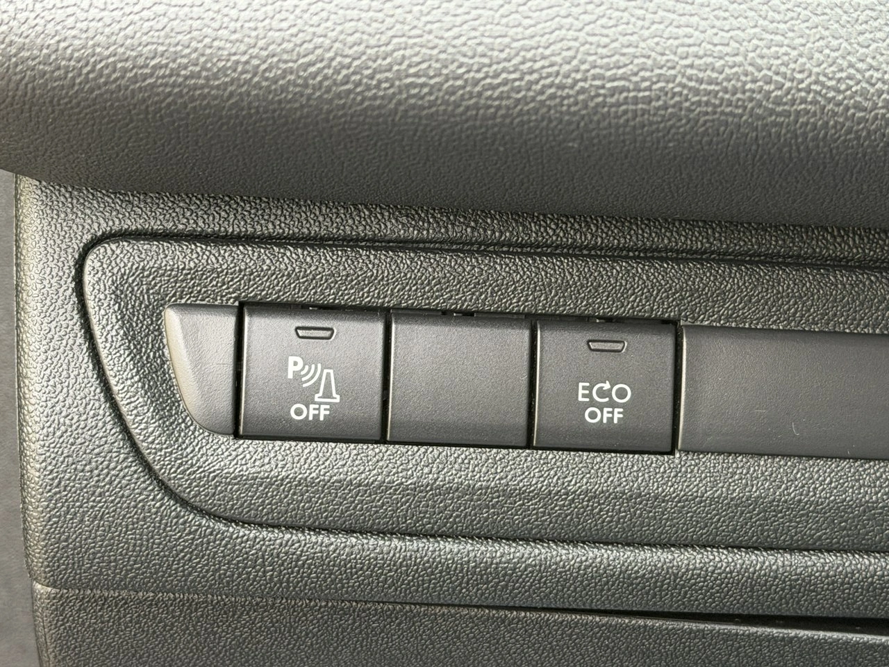 Peugeot 208 - Zdjęcie 15