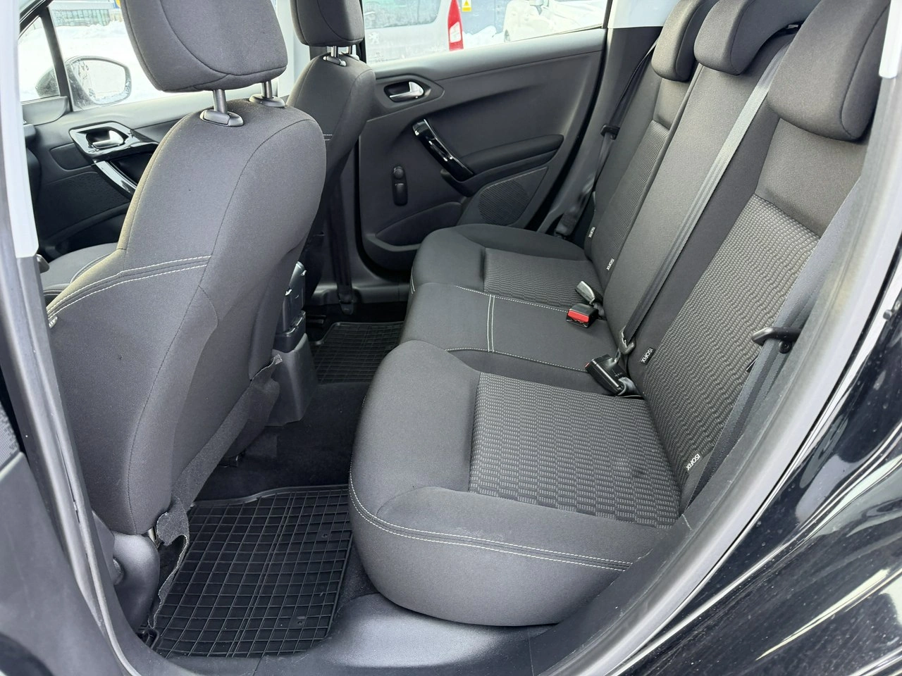 Peugeot 208 - Zdjęcie 26