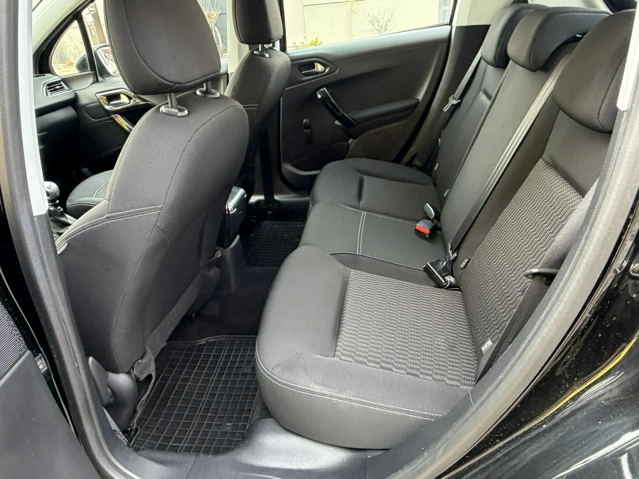 Peugeot 208 - Zdjęcie 28