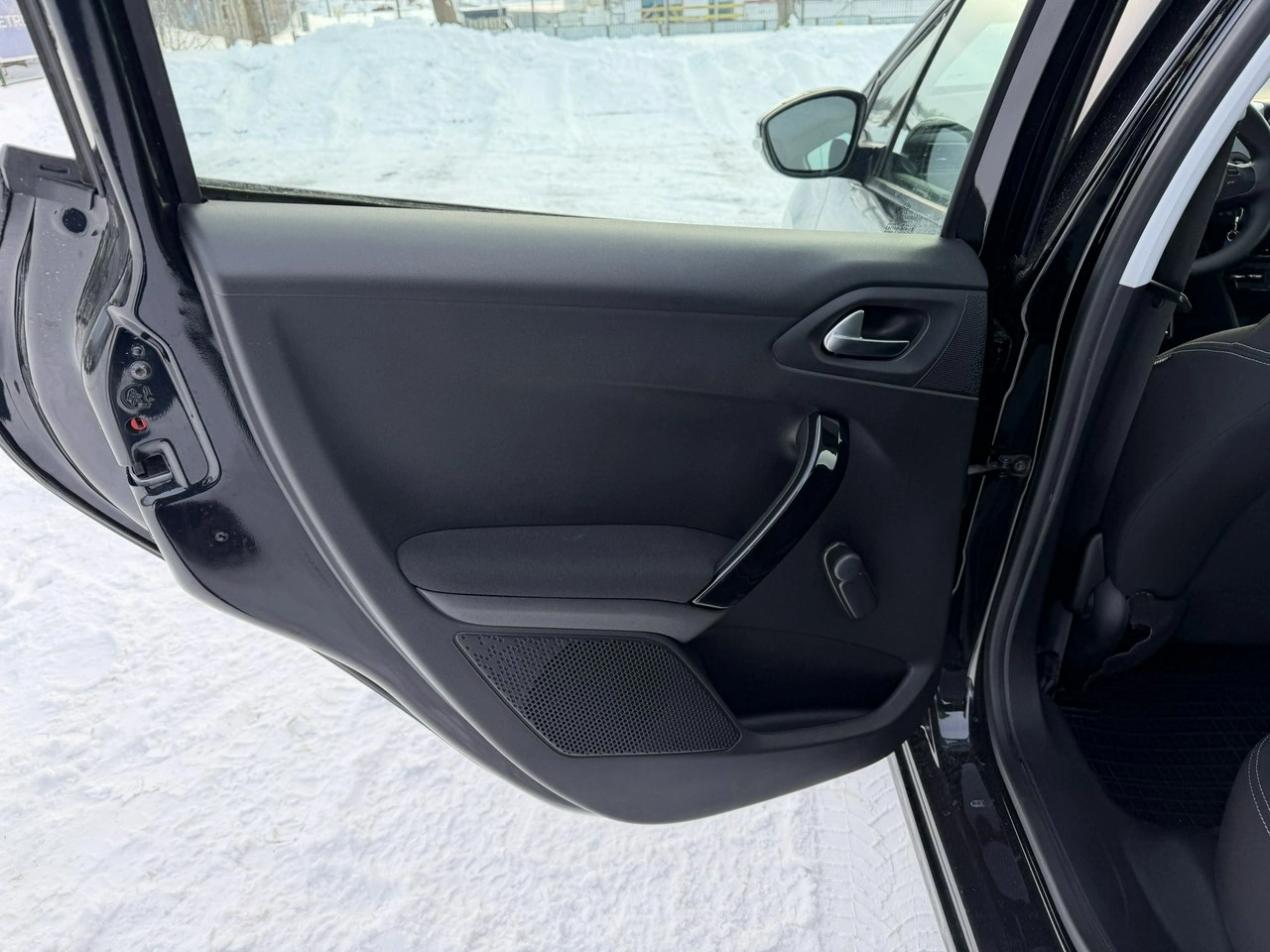 Peugeot 208 - Zdjęcie 25