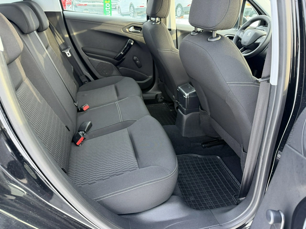 Peugeot 208 - Zdjęcie 27