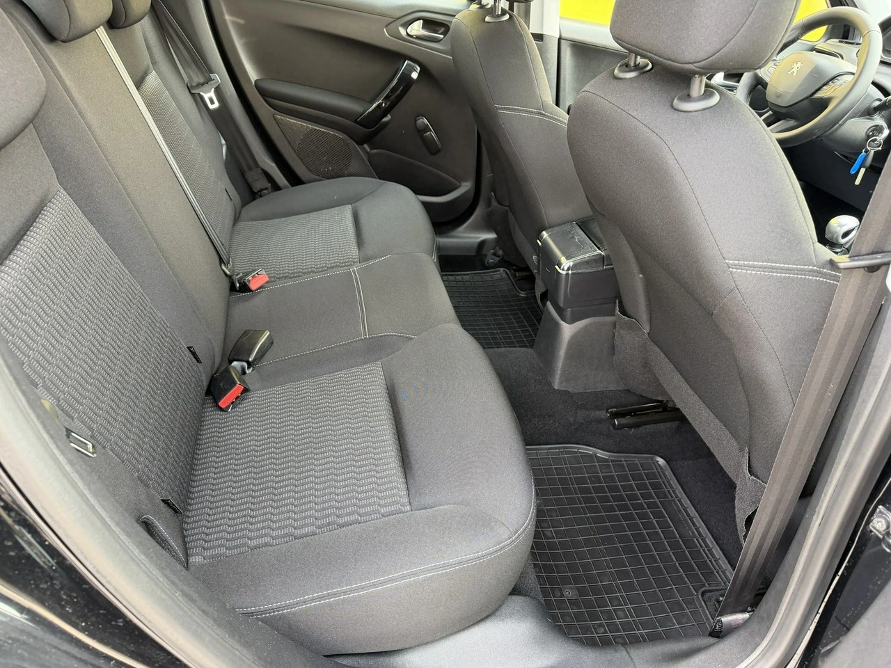 Peugeot 208 - Zdjęcie 29