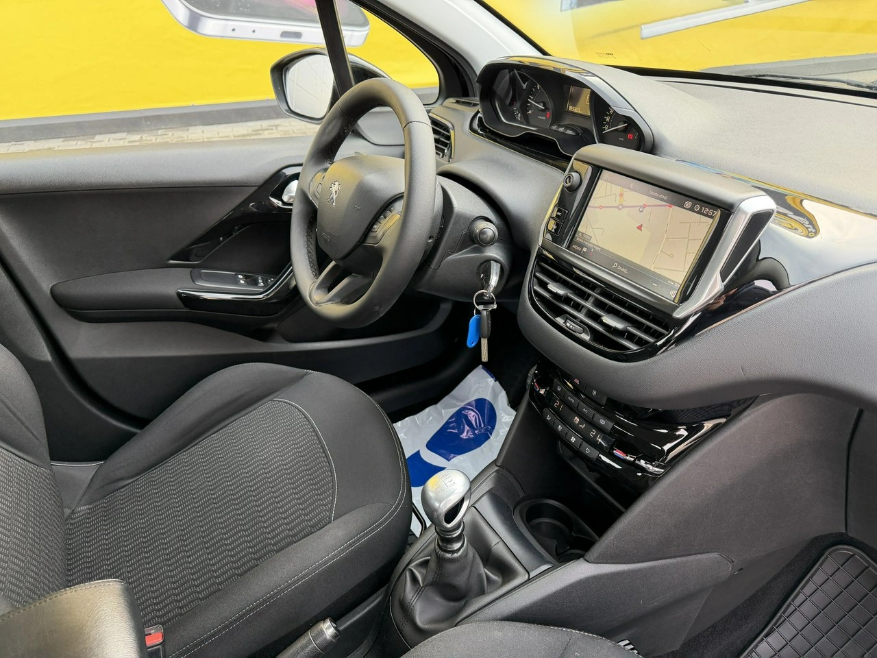 Peugeot 208 - Zdjęcie 33