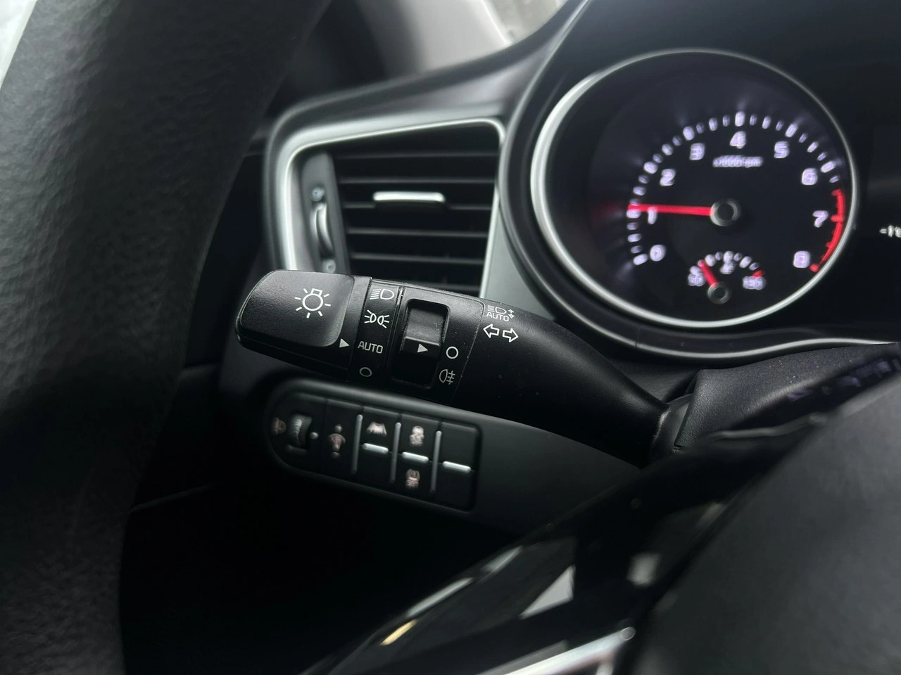 Kia Ceed - Zdjęcie 10