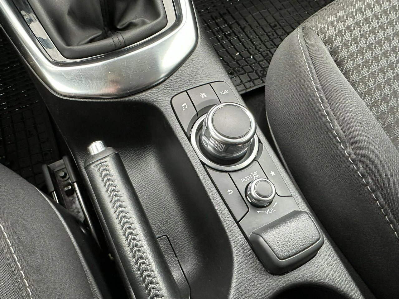 Mazda 2 - Zdjęcie 32