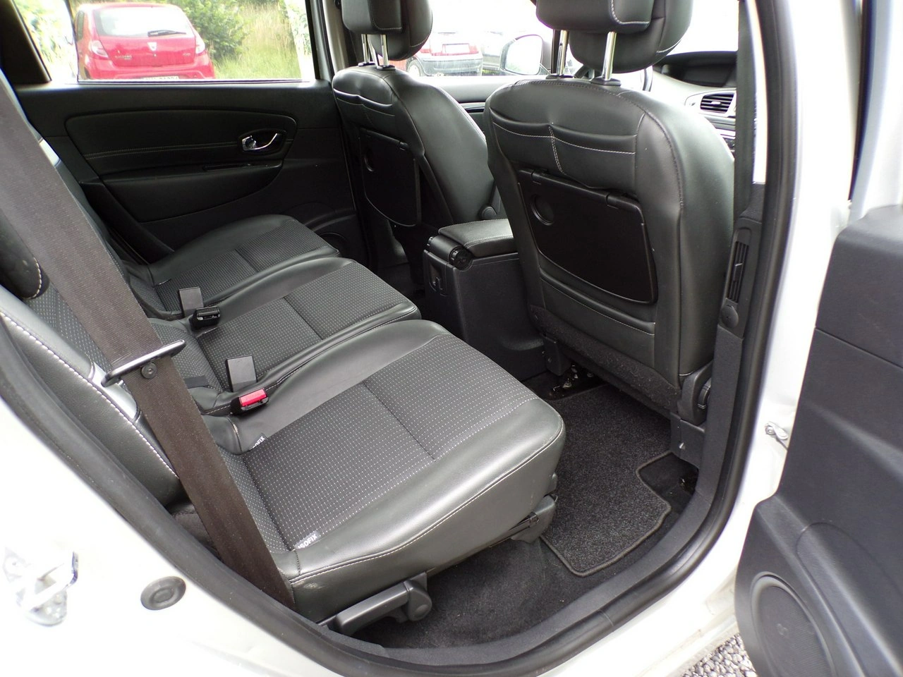 Renault Grand Scenic - Zdjęcie 16