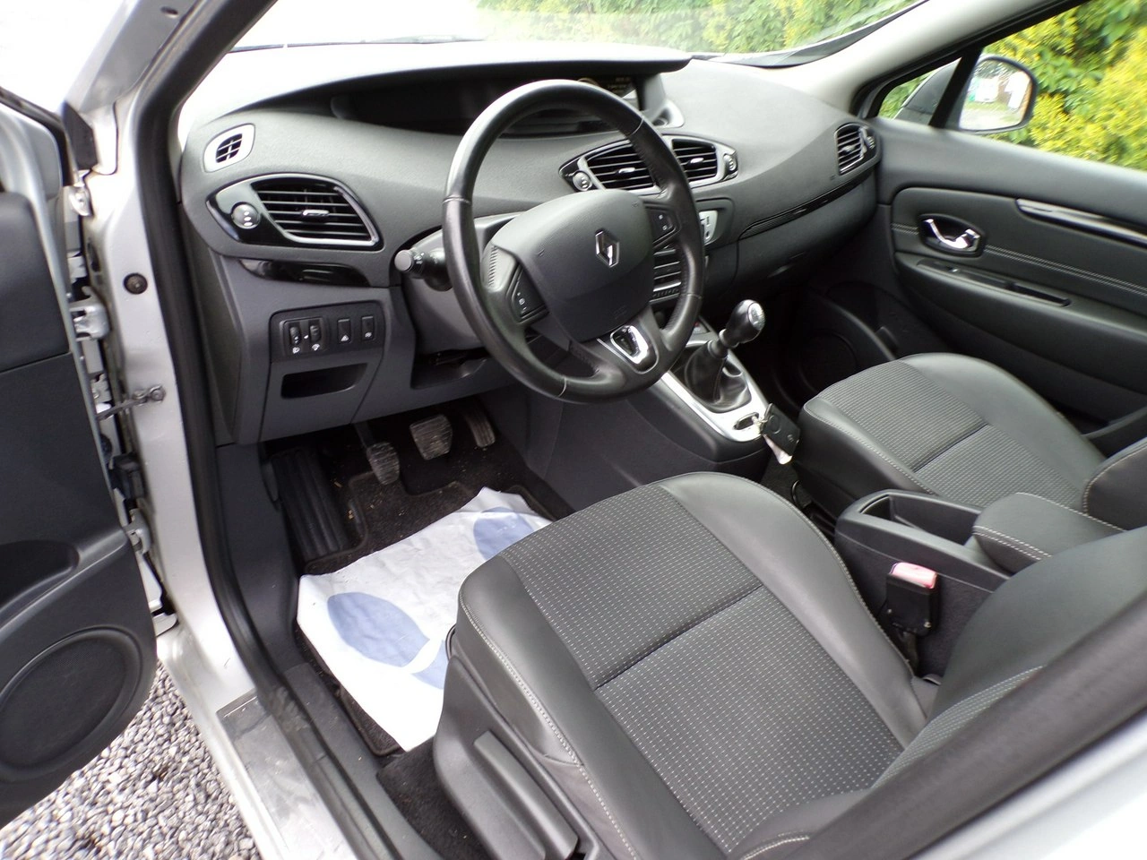 Renault Grand Scenic - Zdjęcie 23