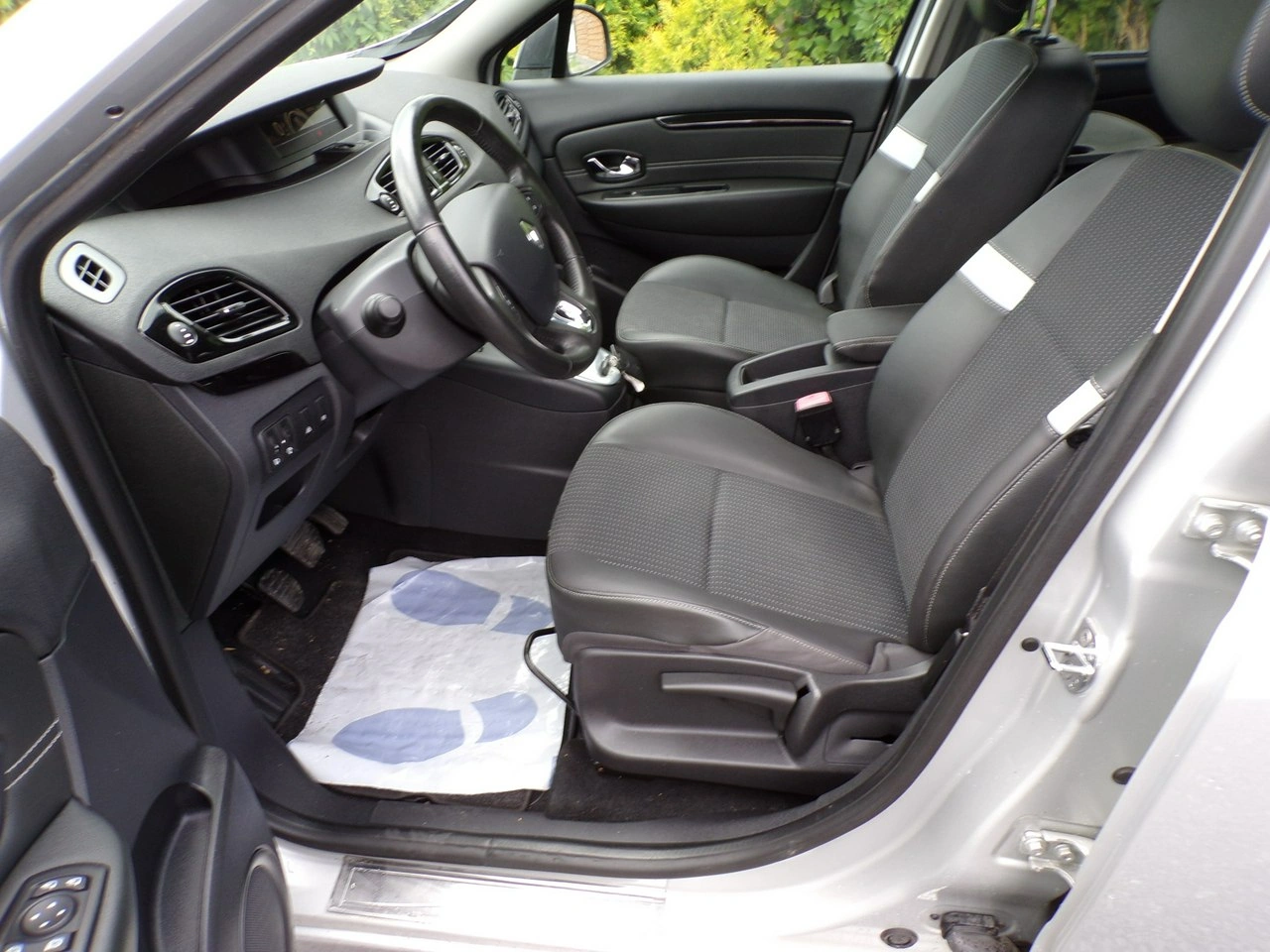 Renault Grand Scenic - Zdjęcie 24