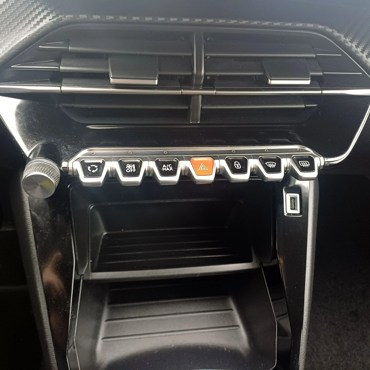 Peugeot 208 - Zdjęcie 12